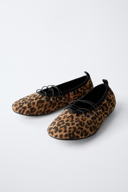 ZARA БАЛЕТКИ С АНИМАЛИСТИЧНЫМ ПРИНТОМ И ЗАВЯЗКАМИ, КОРИЧНЕВЫЙ