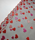 Вышивка на сетке сердечки на черном К113 правая