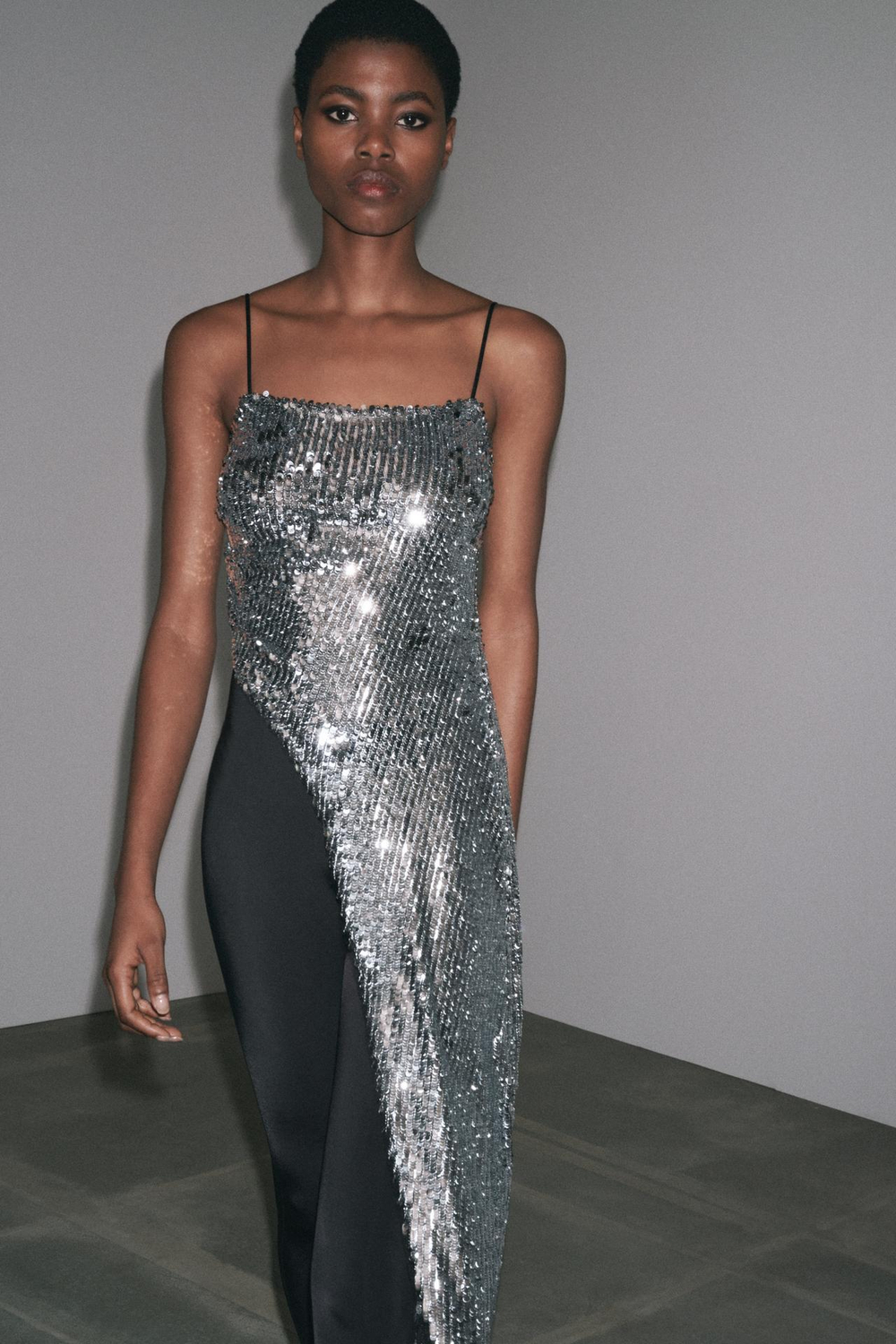 ZARA ТОП АСИММЕТРИЧНОГО КРОЯ С ПАЙЕТКАМИ, СЕРЕБРИСТЫЙ