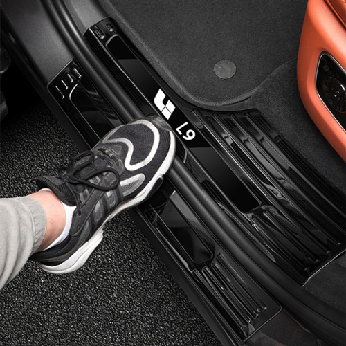 Накладки на пороги Li