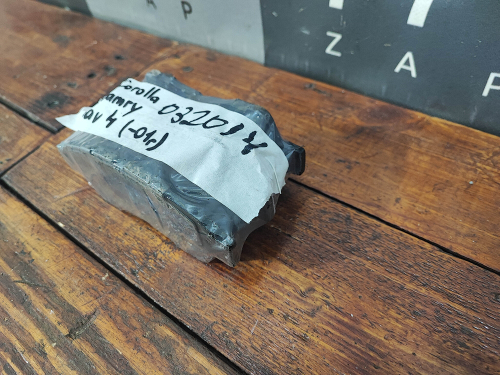 Колодки тормозные передние Corolla (E100) Новые ADT34285