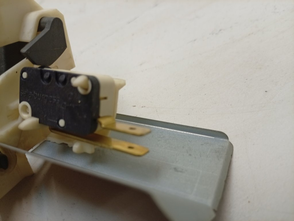 ESL46050 ктп8 Замок для посудомоечной машины Electrolux, Zanussi, AEG 1113150609 б/у