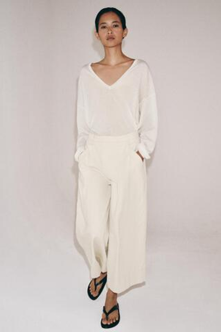ZARA ТОНКИЙ ТРИКОТАЖНЫЙ СВИТЕР С V-ОБРАЗНЫМ ВЫРЕЗОМ, БЕЛЫЙ