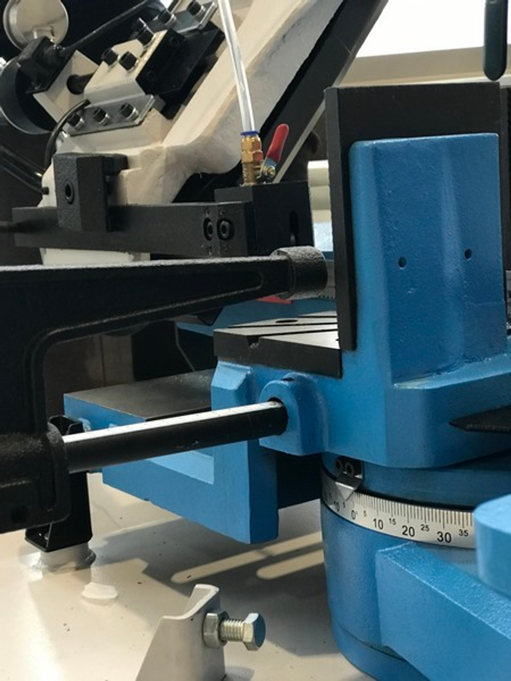 MetalTec BS 250 FH ручной ленточнопильный станок для резки металла