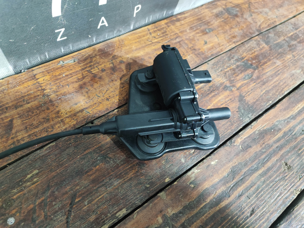 Доводчик крышки багажника Hongqi HS5  Б/У Оригинал 6305010LLG92X