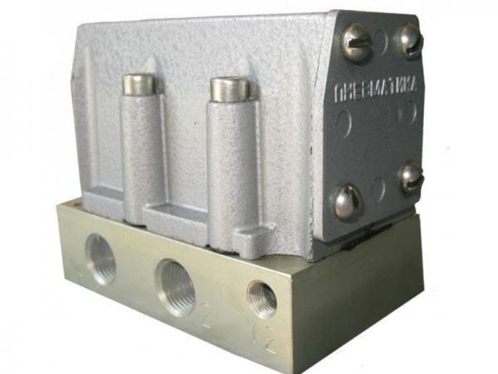 Пневмораспределитель серии В63-14А-01