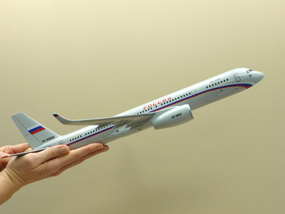 Модель самолета Ту-214 (М1:100, СЛО России)