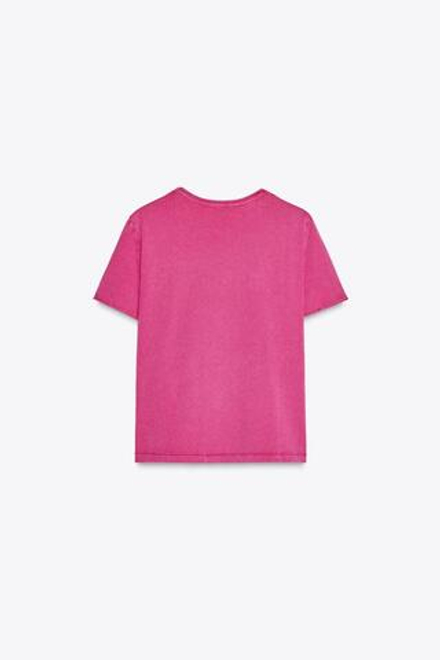 ZARA ФУТБОЛКА ИЗ ТКАНИ С ЭФФЕКТОМ ПОТЕРТОСТИ, ЦВЕТ ФУКСИИ