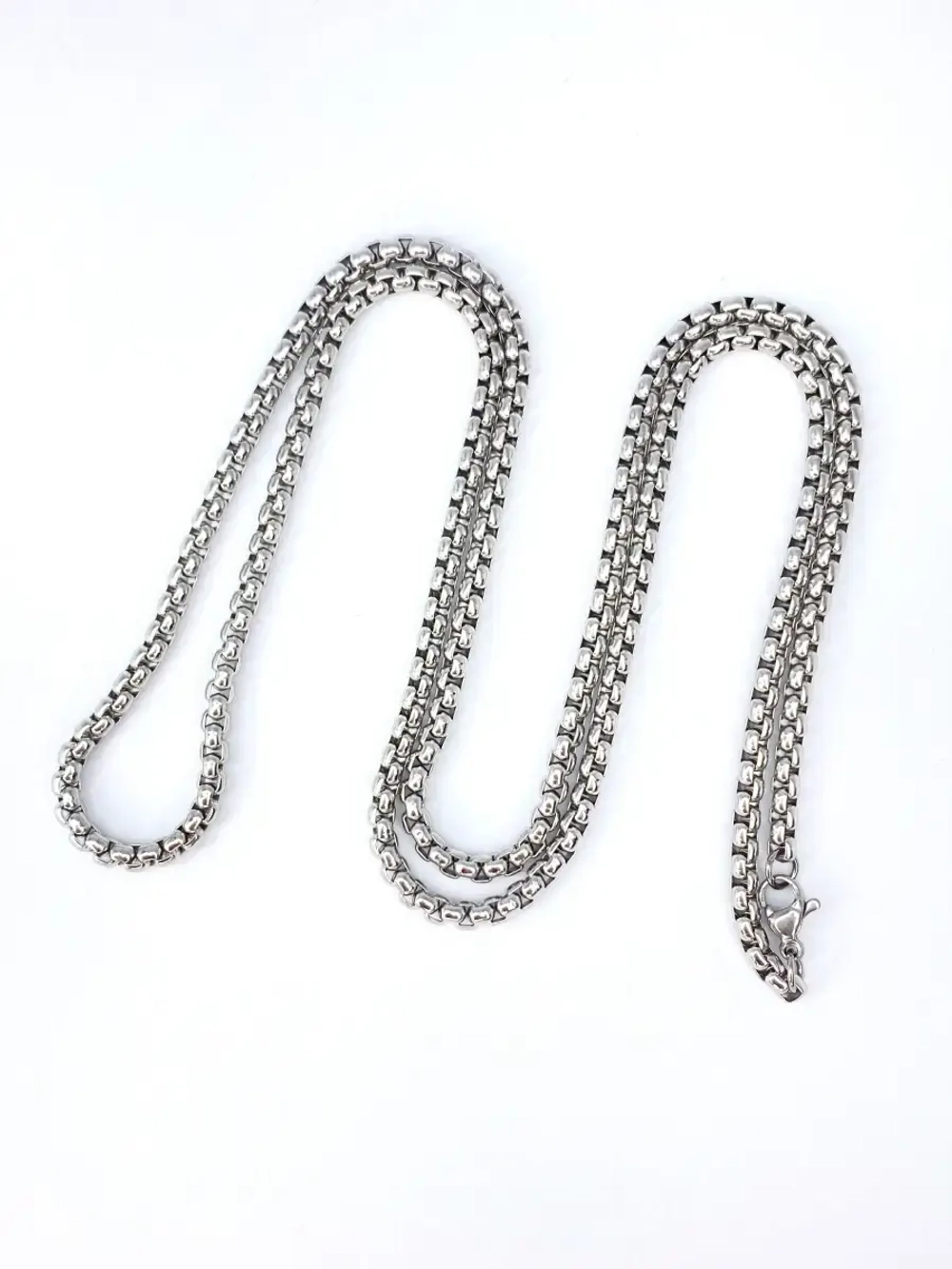 Длинная цепь тонкого плетения из стали