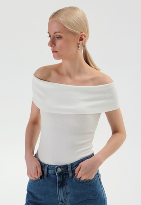 Топ с открытыми плечами
