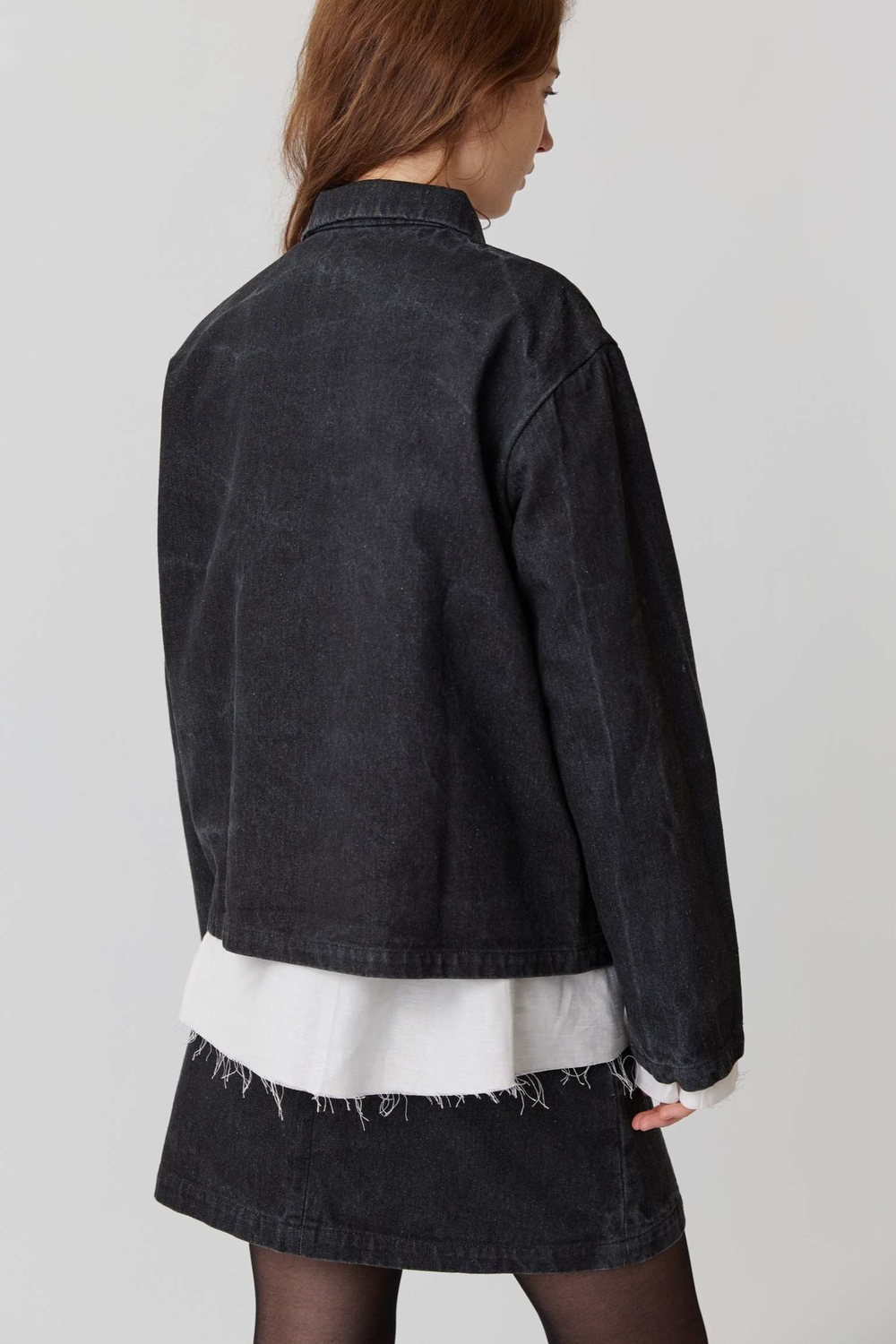 Жакет с тремя карманами из черной джинсы