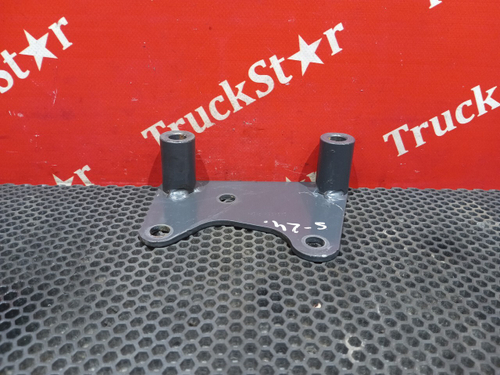 Кронштейн замка кабины правый 2021 год.