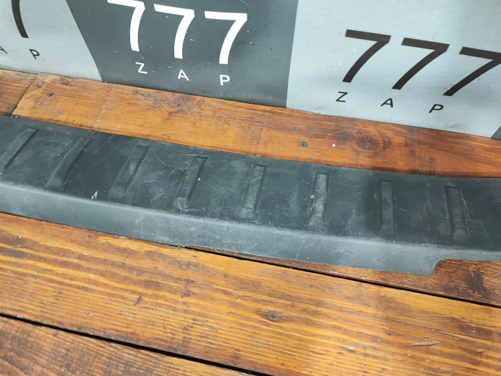 Накладка заднего бампера Chevrolet Orlando Б/У Оригинал 96895627