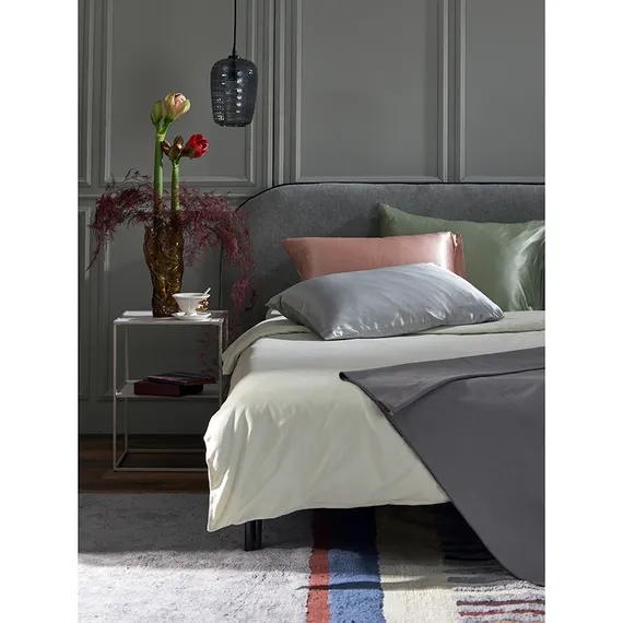 Наволочка из натурального шелка мятного цвета из коллекции essential