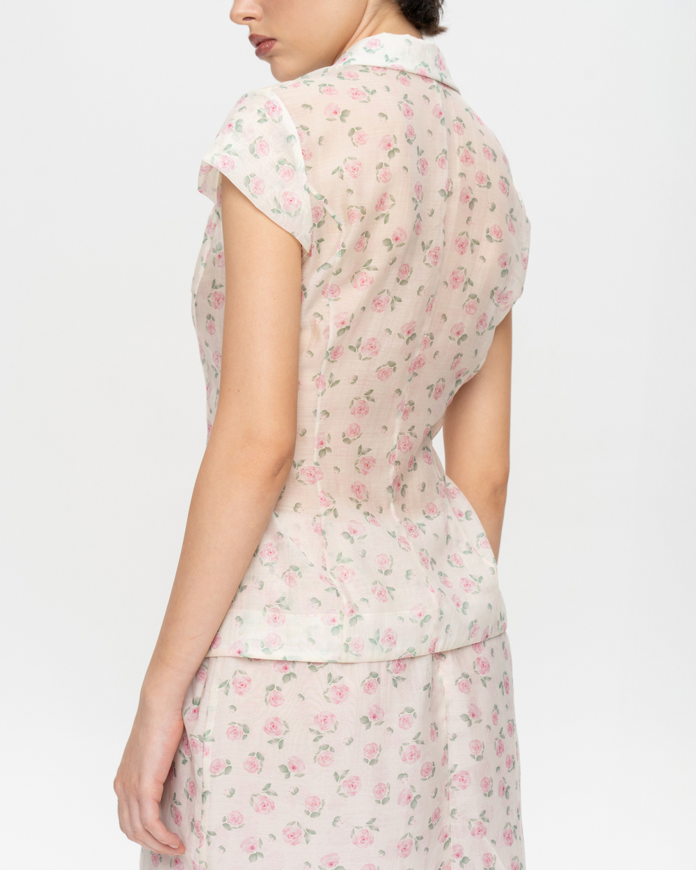 Блуза из органзы в мелкий цветочек