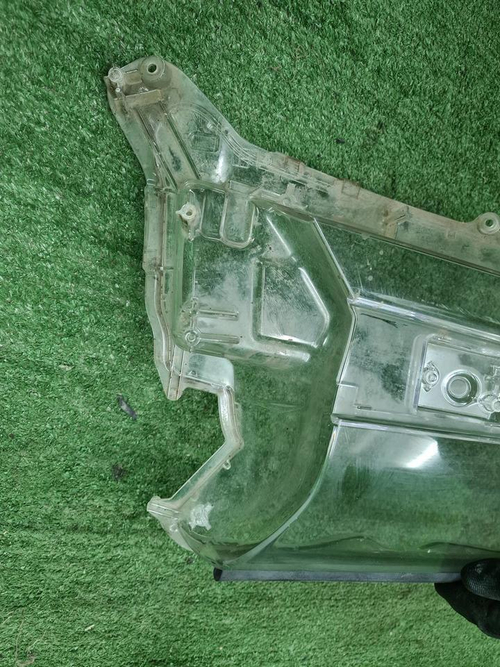 Стекло фары правое Toyota Land Cruiser 200 (15-21)