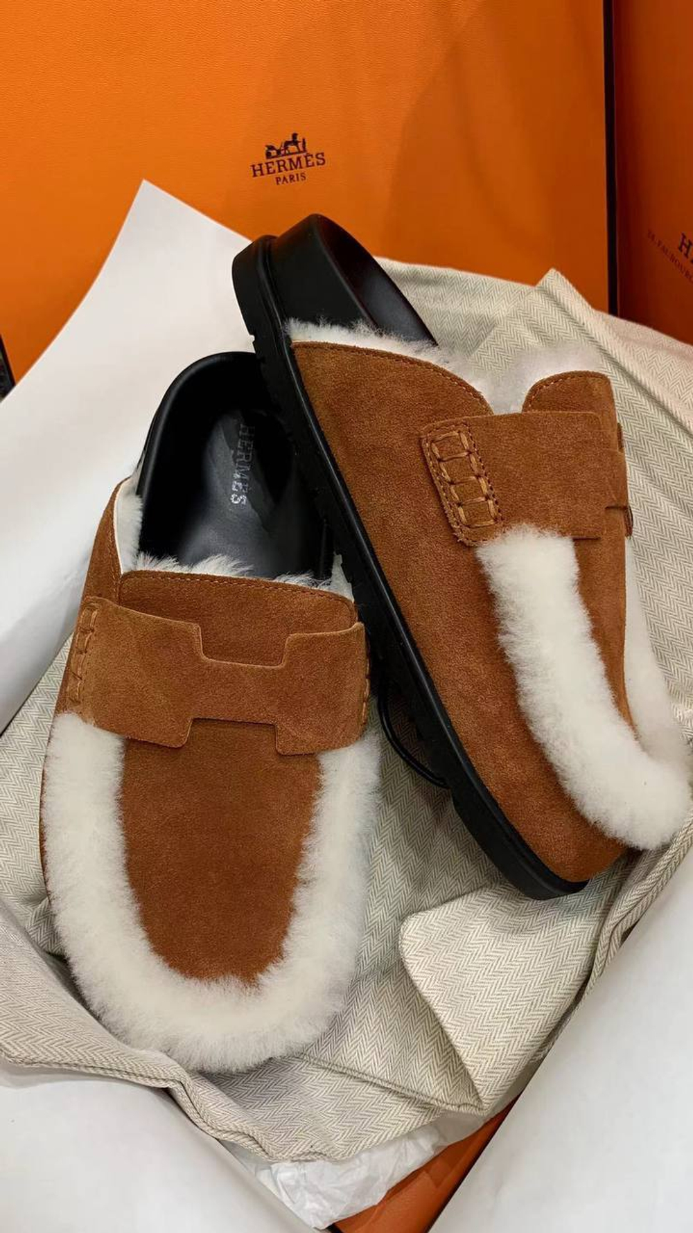 Мюли Hermes Go Mule женские замшевые с мехом в темно-коричневом цвете