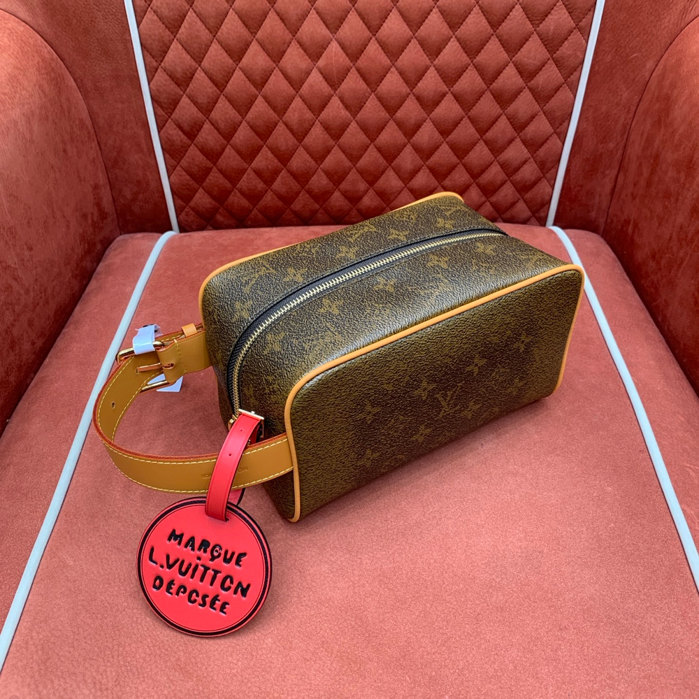 Louis Vuitton Locker Dopp Kit