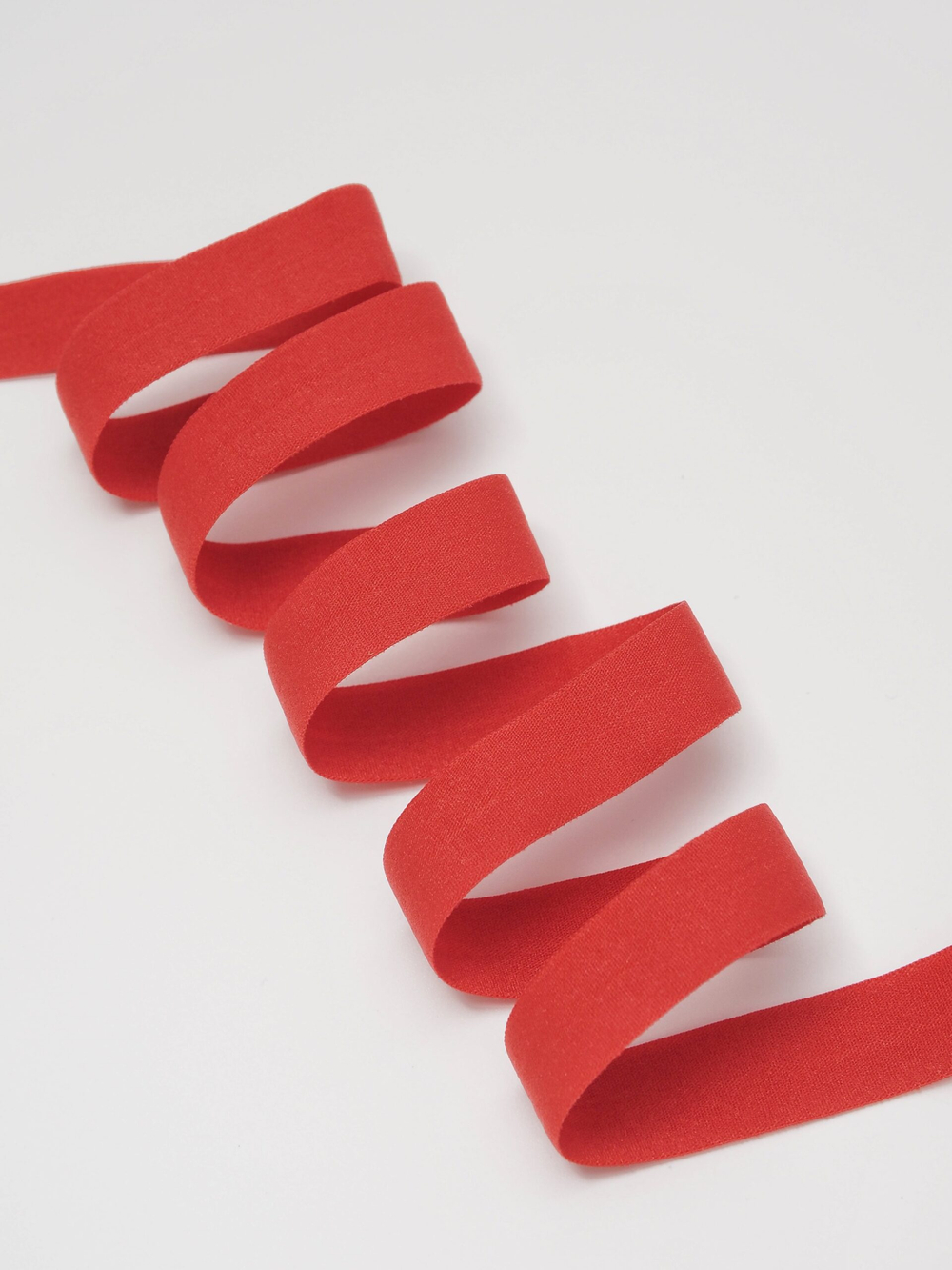 Бейка эластичная красная матовая ширина 15 мм