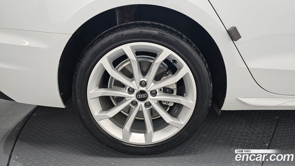 Audi A4 (B9) 40 TFSI (11.2022)