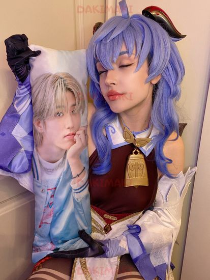 Мини дакимакура Хан Джисон из Стрей Кидс арт. M1112, 60х20 см