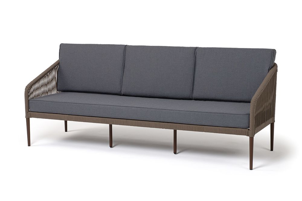 "Канны" диван 3-местный плетеный из роупа, каркас алюминий коричневый (RAL8016) муар, роуп коричневый круглый, ткань темно-серая 027