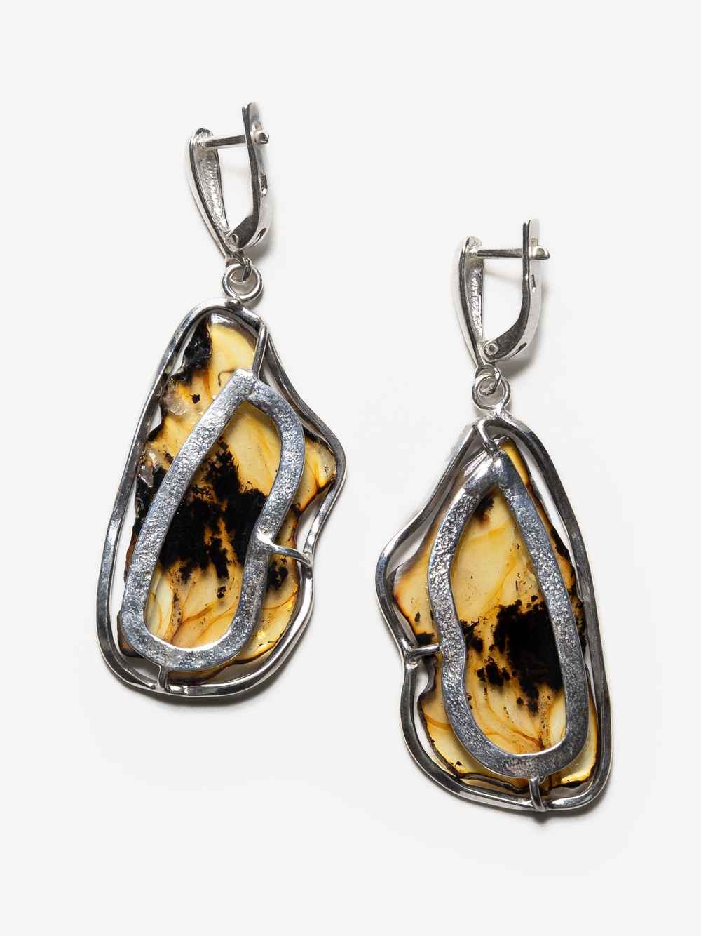 Уникальные серебряные серьги с цельным пейзажным янтарем, серебро 925 пробы