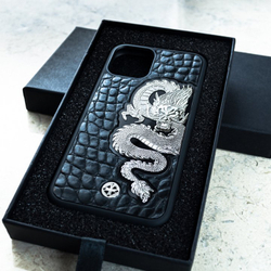 Премиальный Чехол для iPhone дракон - Euphoria HM Premium - аксессуар из натуральной кожи и ювелирного сплава