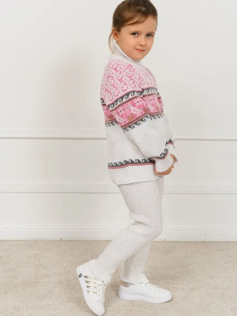 Свитер вязаный с горлом