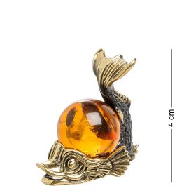 Народные промыслы AM-1389 Фигурка «Карп с шаром» (латунь, янтарь)