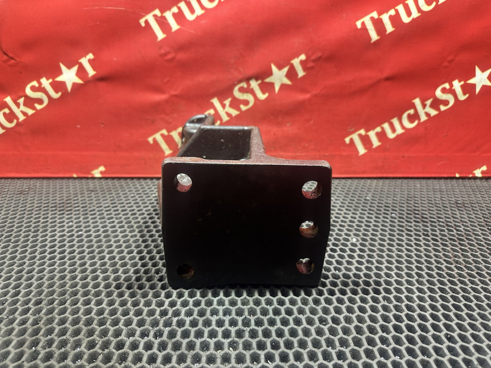 Кронштейн бампера переднего правый