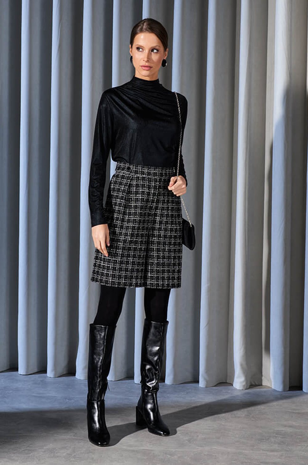 31001 Шорты женские (черный)