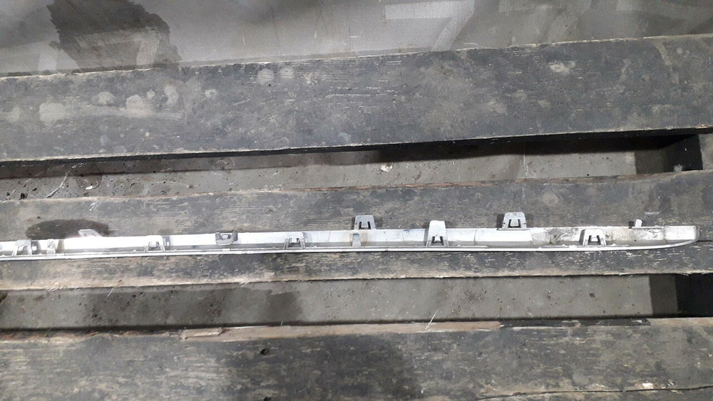 Накладка порога левая Mercedes E (W213)  Б/у Оригинал A2136980162