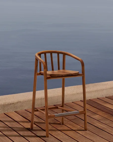 Полубарный стул для улицы Turqueta из дерева, высота 65 см