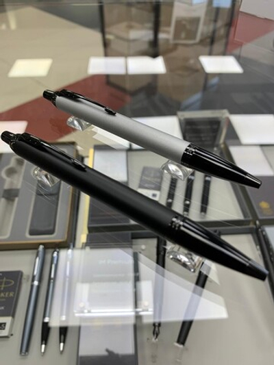 Подарочный набор с гравировкой: Ежедневник недатированный и шариковая ручка Parker IM Achromatic Matte Black 