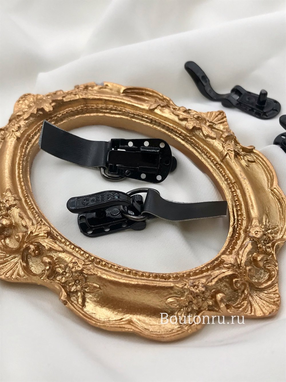 Шубный крючок черный 15 мм