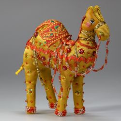 Бисерная ёлочная игрушка Верблюд