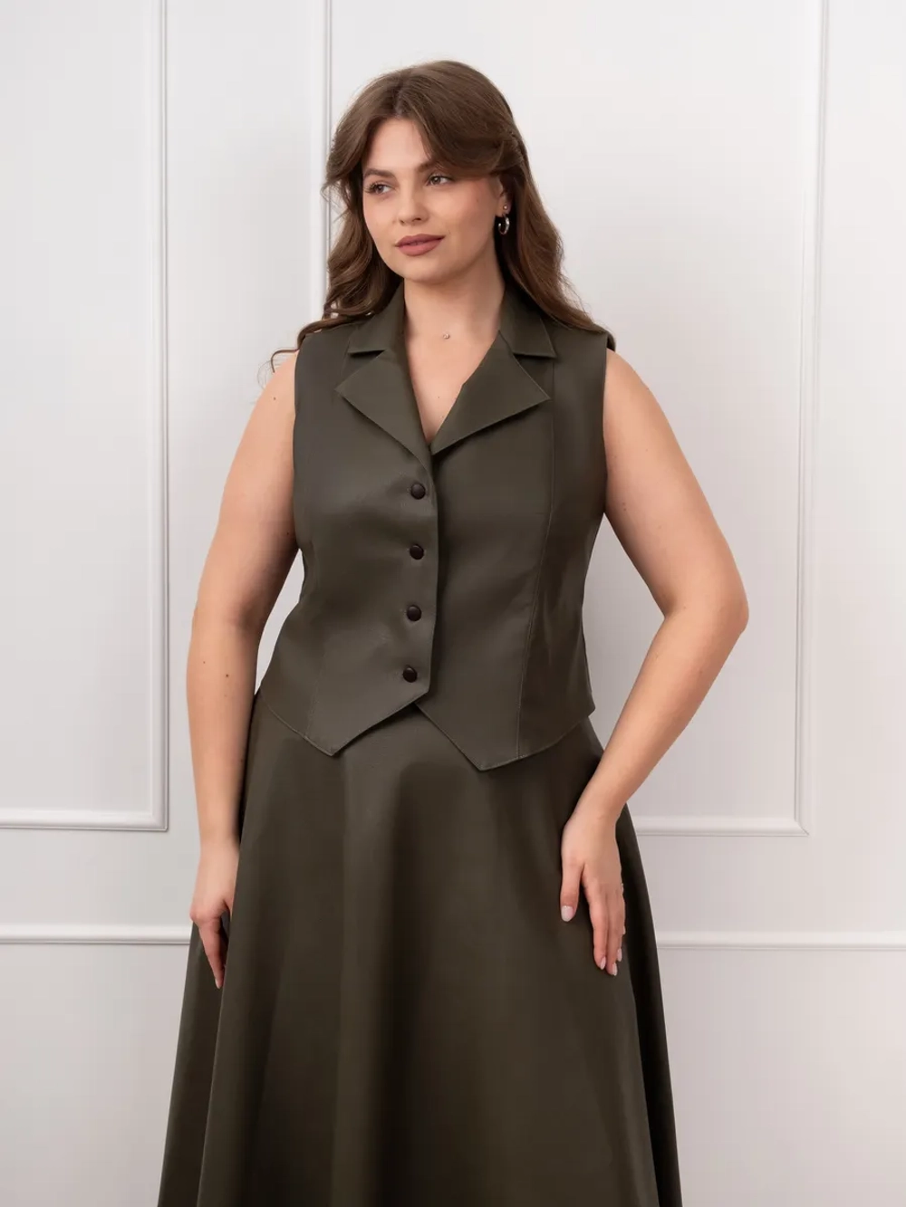 Жилет кожаный офисный