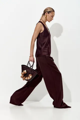 Брюки палаццо свободные с защипами шоколадного цвета