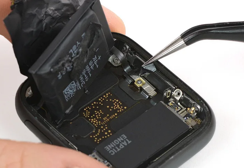 Замена Аккумулятора на Apple Watch series 4