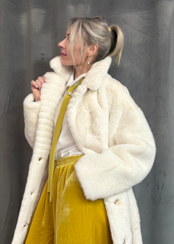 Шуба /белая /классика/ эко мех