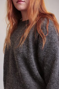 Свитер из шерсти темно-серый