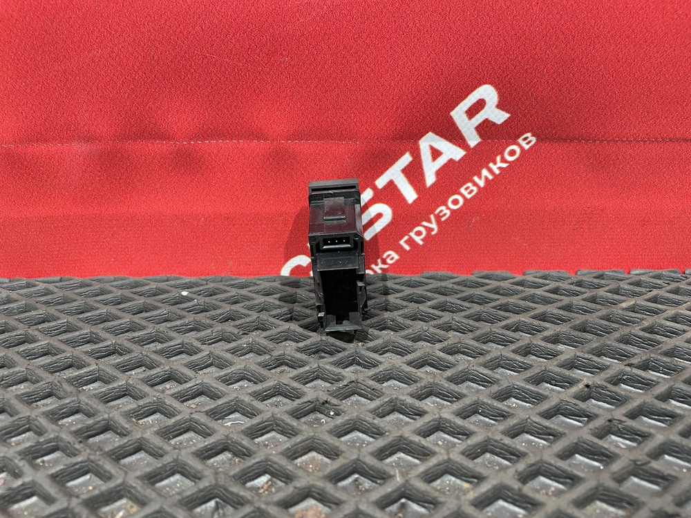 Кнопка люка