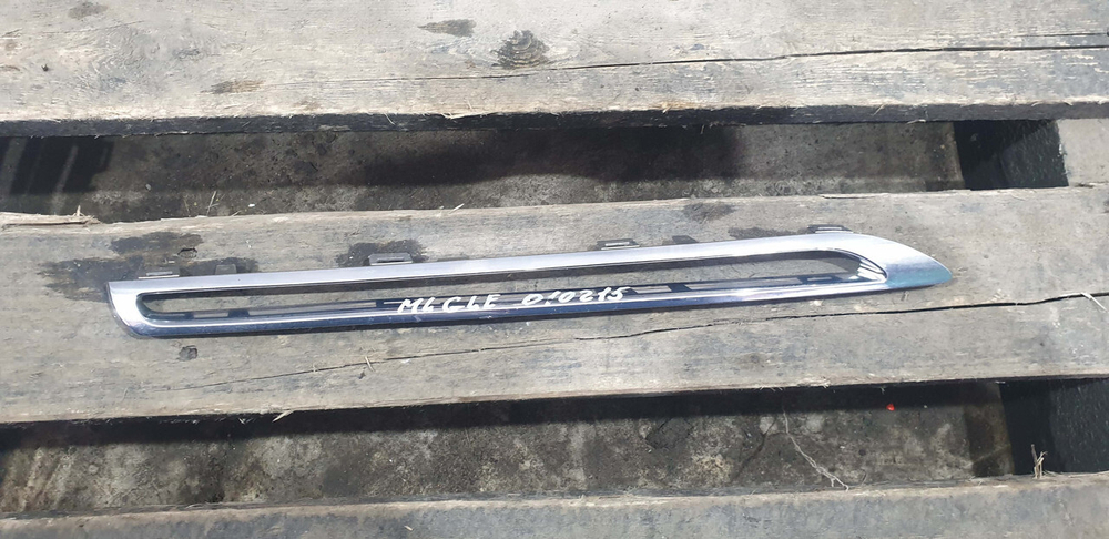 Молдинг решетки радиатора Mercedes GLE (W166) 15-18 Б/У Оригинал A1668881685