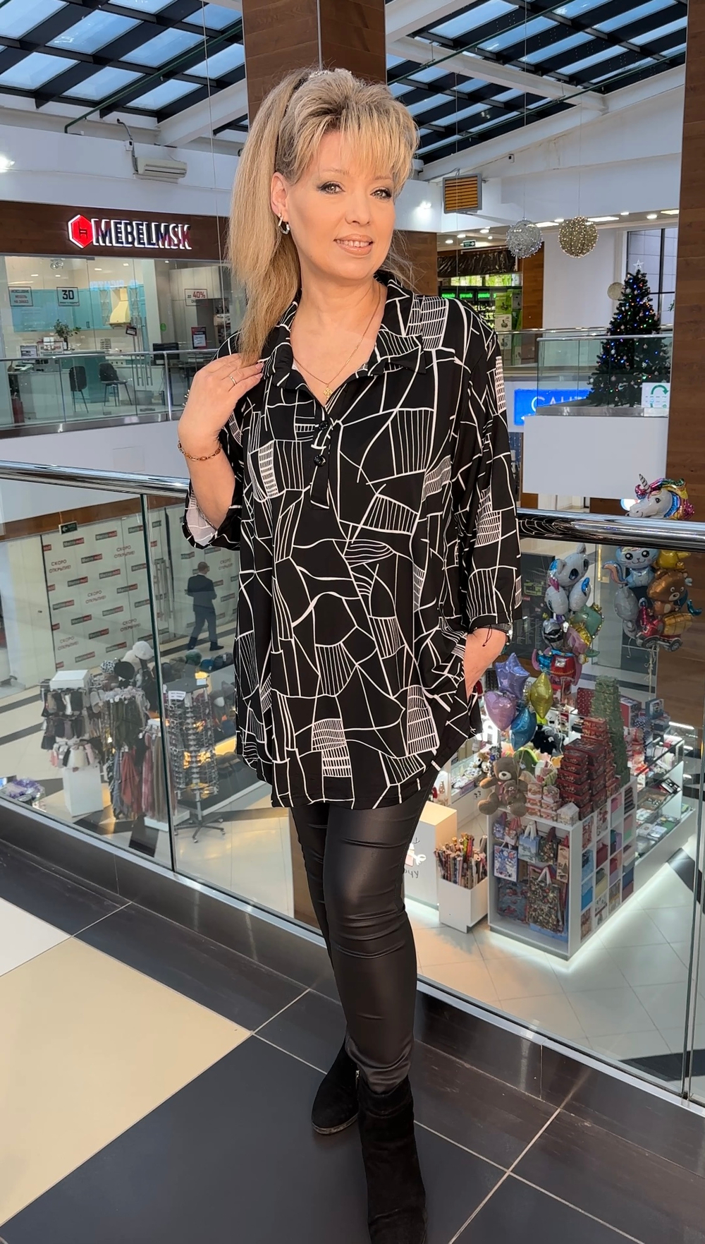 Рубашка-поло с черно-белым принтом