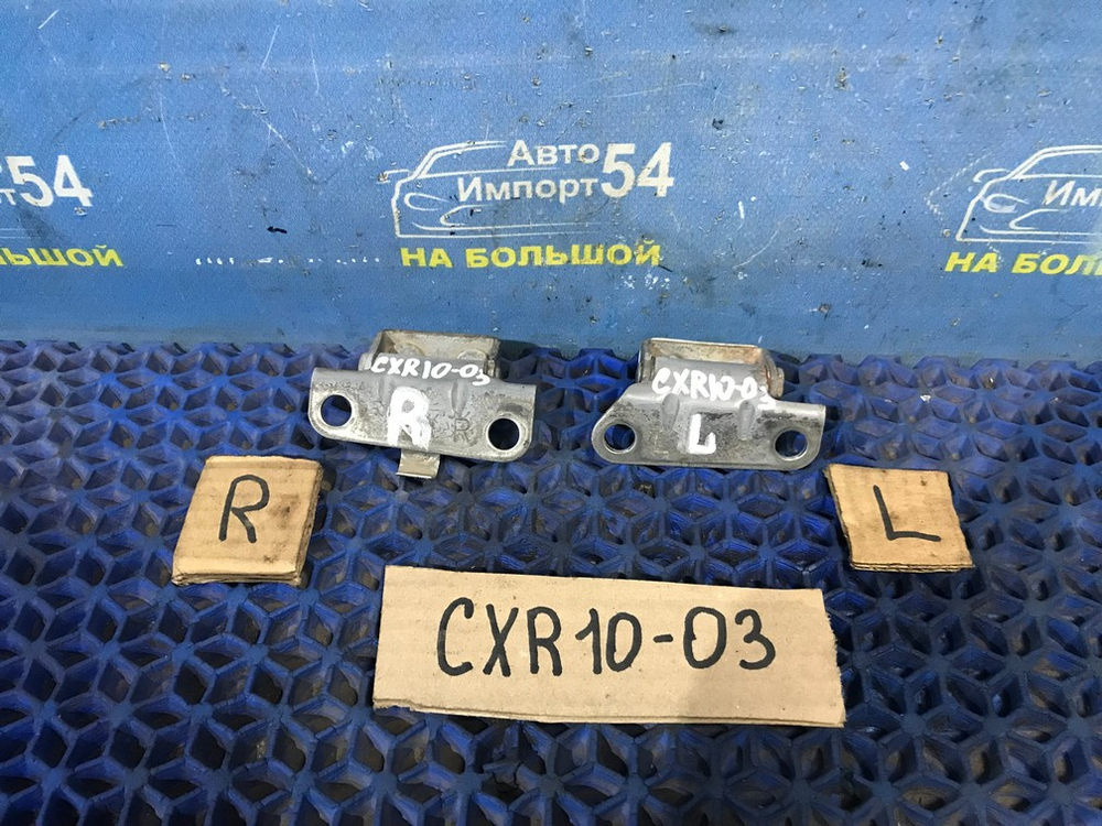 Петля багажника TOYOTA ESTIMA 1998