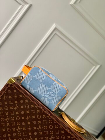 Louis Vuitton Locker Dopp Kit