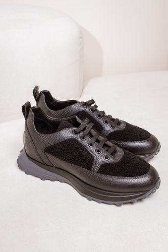 Кроссовки из натуральной кожи c меховыми вставками