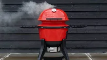 Угольный гриль Kamado Joe Kettle Joe, 57 см (красный), с ножками и столиками