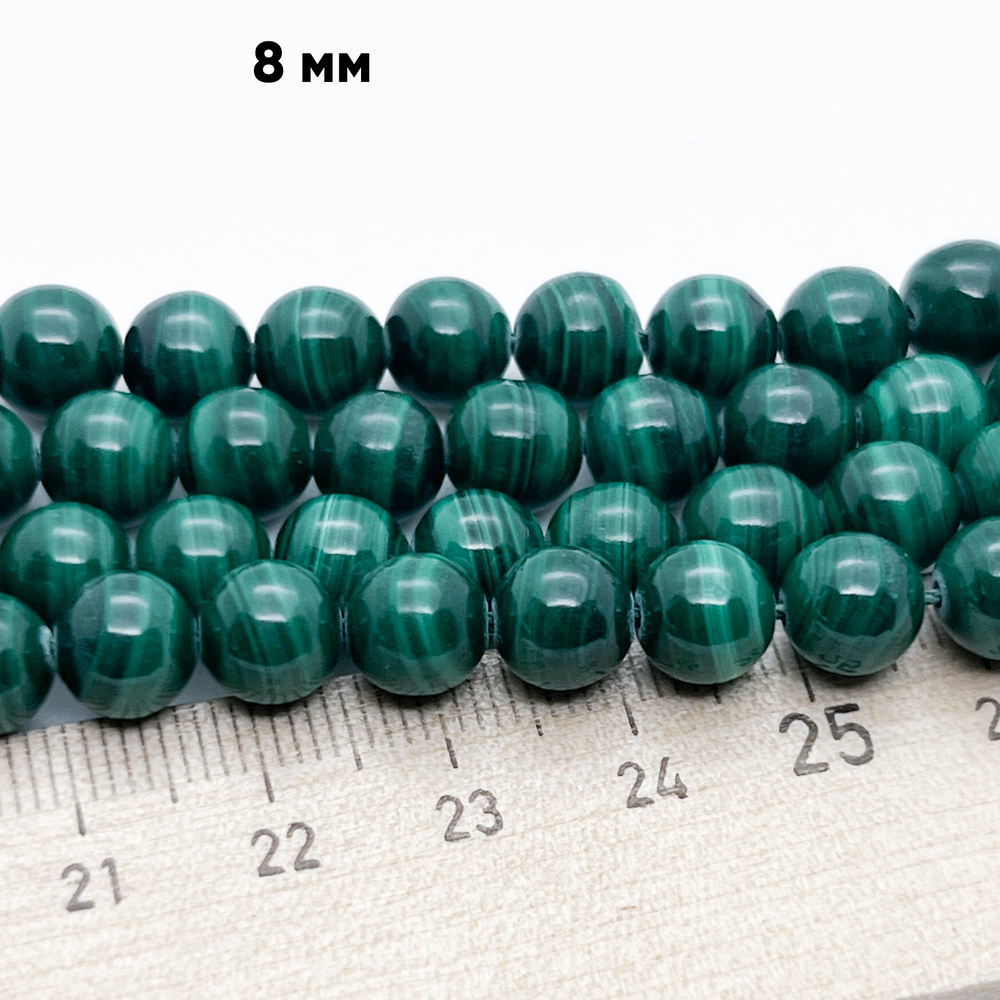 Малахит, диаметр 7,7-7,8 мм, цена за 12 шт (1/4 нити)
